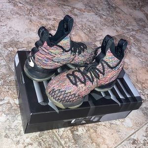 Nike Lebron XV (GS) Kids Basketball Sneakers